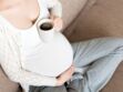 Pourquoi les femmes enceintes doivent-elles éviter de boire du café ? Michel Cymes répond
