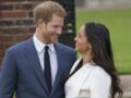 Le Prince Harry et Meghan Markle posent à Kensington Palace, après l'annonce de leur mariage prévu au printemps 2018, à Londres, le 27 novembre 2017.