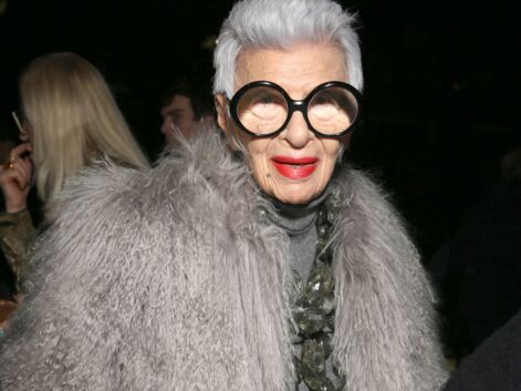 Iris Apfel : l'icône mode, au look déjanté et coloré, fête ses 100 ans