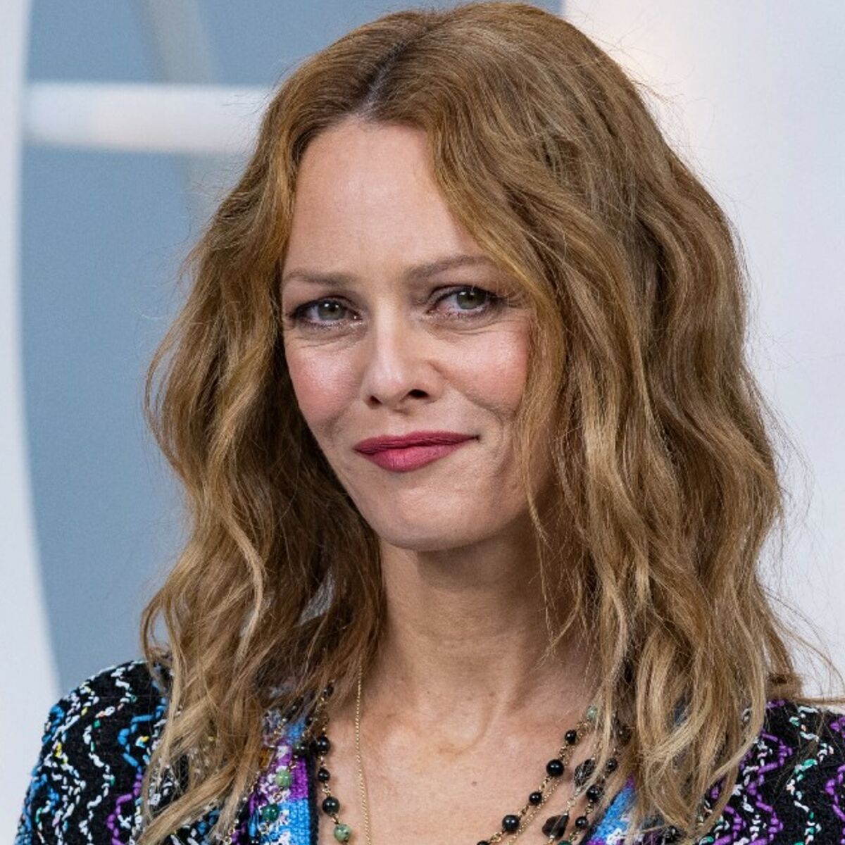 Vanessa Paradis nue sous une veste à poils ouverte : elle fait sensation !  : Femme Actuelle Le MAG