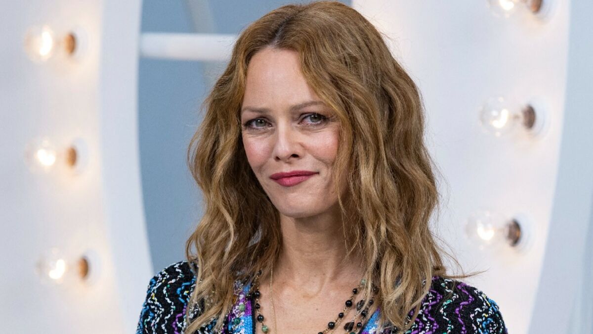 Vanessa Paradis nue sous une veste à poils ouverte : elle fait sensation !  : Femme Actuelle Le MAG