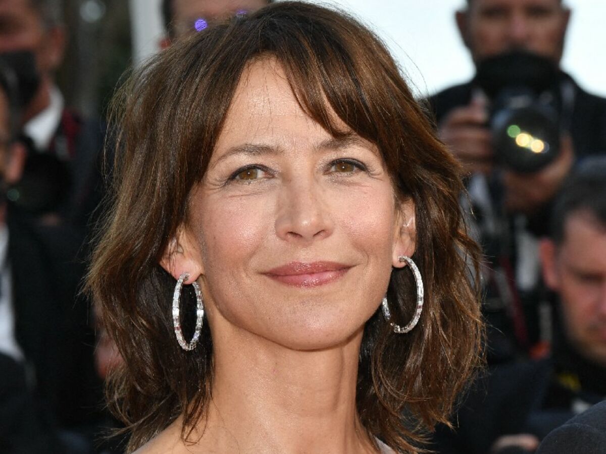 Sophie Marceau sexy : fessier bombé en petite culotte et taille de guêpe :  Femme Actuelle Le MAG