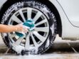 Pourquoi laver sa voiture devant chez soi est-il passible d'une amende ?