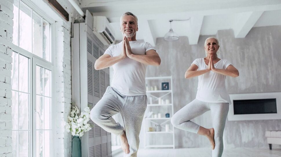 5 postures pour initier son homme au yoga