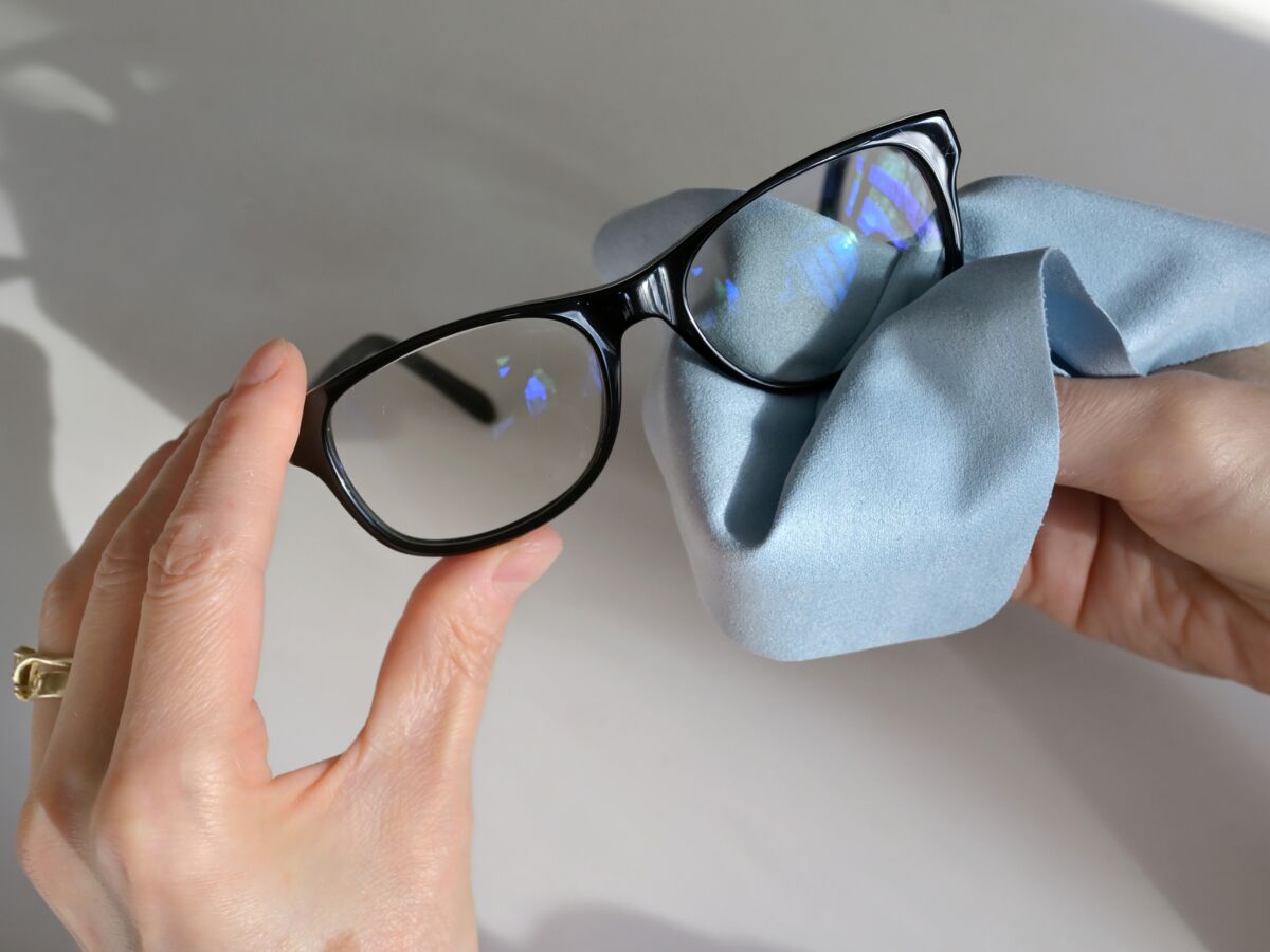 3 astuces pour nettoyer ses lunettes de vue sans les rayer Femme