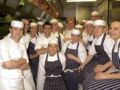 Gordon Ramsay, entouré de son équipe, à la soirée de lancement de son restaurant à Londres...