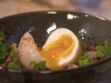 "Tous en cuisine" : la recette des œufs moelleux sauce meurette de Cyril Lignac