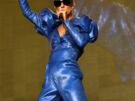 Céline Dion en combi à paillettes bleu éléctrique