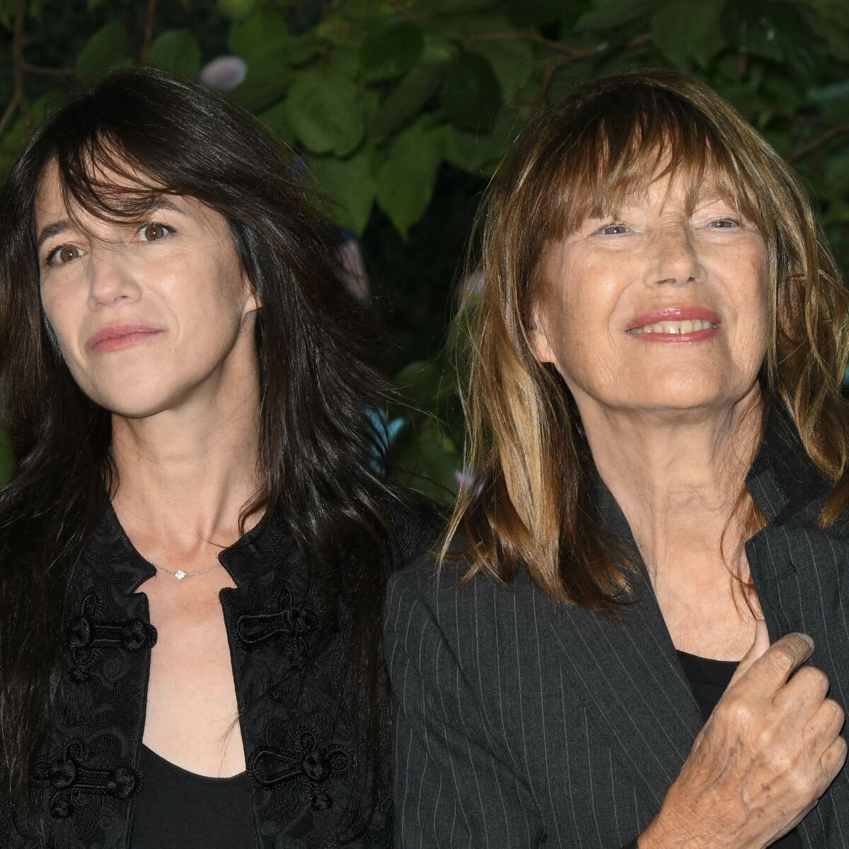 Charlotte Gainsbourg et Jane Birkin : leurs confidences bouleversantes sur  la mort de Kate Barry : Femme Actuelle Le MAG