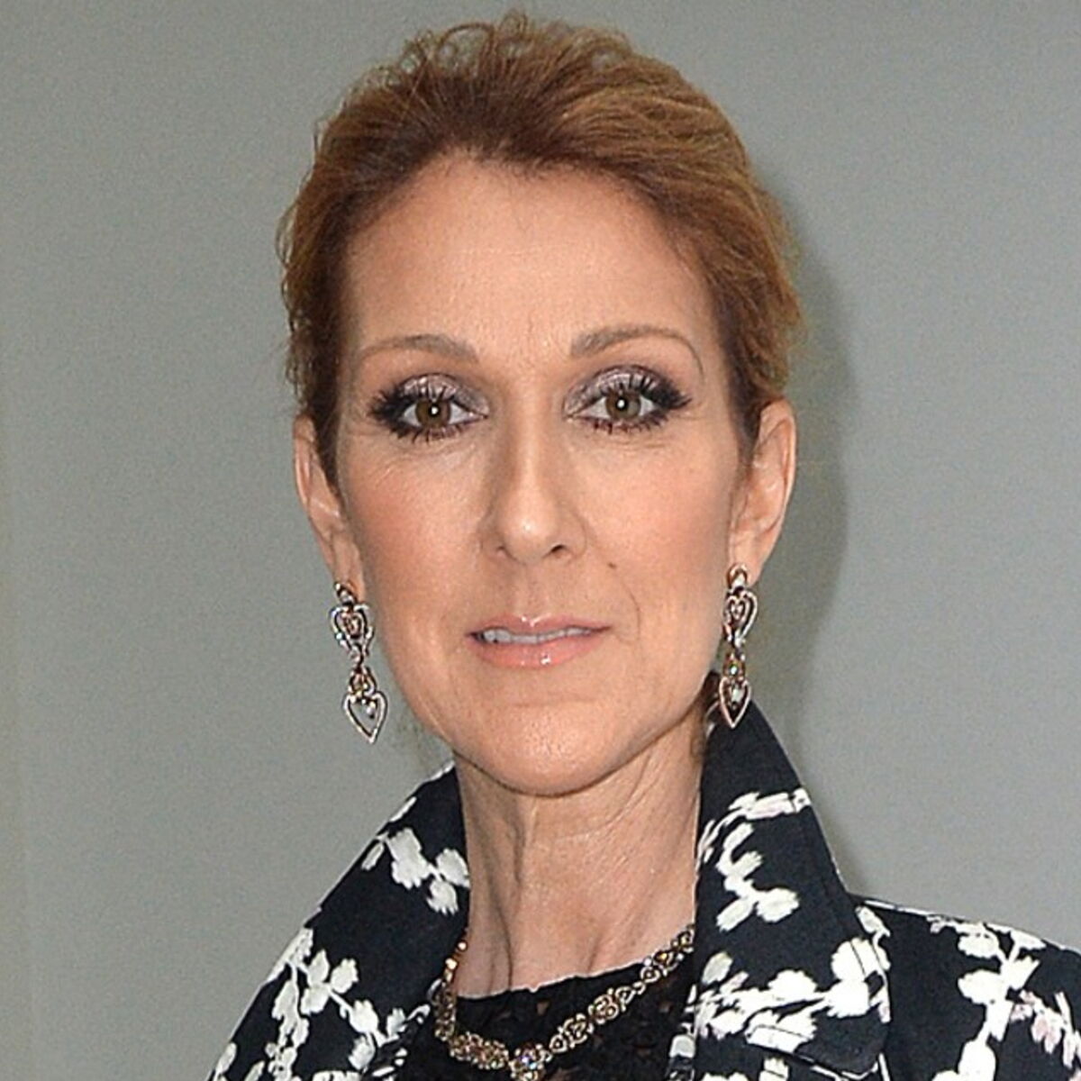 Céline Dion surprenante : son look décalé en (très) grosse doudoune et  boots crantées : Femme Actuelle Le MAG