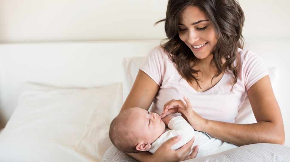 
Coussin d'allaitement : bien le choisir et comment l'utiliser pour dormir ou avec bébé