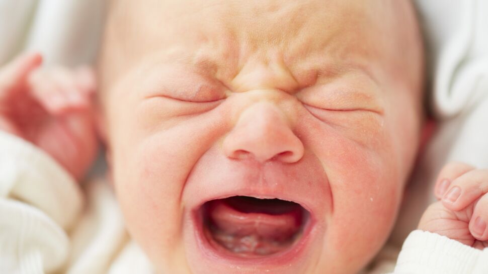 Frein de langue de bébé trop court : dans quels cas faut-il opérer ?
