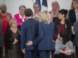 Emmanuel et Brigitte Macron complices à l'Elysée avant l'élection présidentielle 2022
