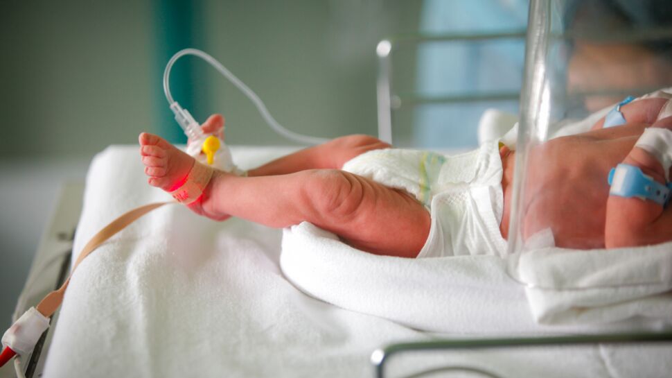 Accouchement prématuré : causes, déroulement et prise en charge des bébés nés trop tôt