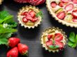 La recette de la tarte aux fraises et à la rhubarbe de Cyril Lignac