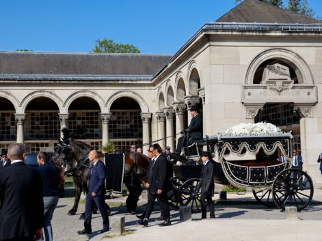 Mort de Régine : l'hommage des stars au cimetière du Père-Lachaise, à Paris