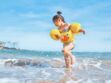 6 astuces pour éviter de perdre son enfant de vue sur la plage