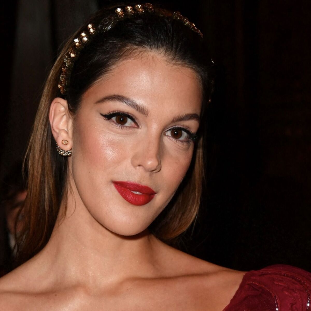 Iris Mittenaere méconnaissable : elle crée la surprise avec les cheveux  tout roux ! : Femme Actuelle Le MAG