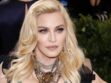 Madonna envoûtante en corset, cheveux longs et tout roux