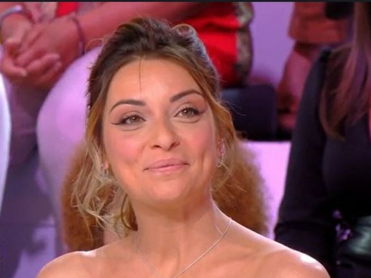  Priscilla Betti Priscilla Betti : harcelée et humiliée, les terribles confidences de la  chanteuse : Femme Actuelle Le MAG