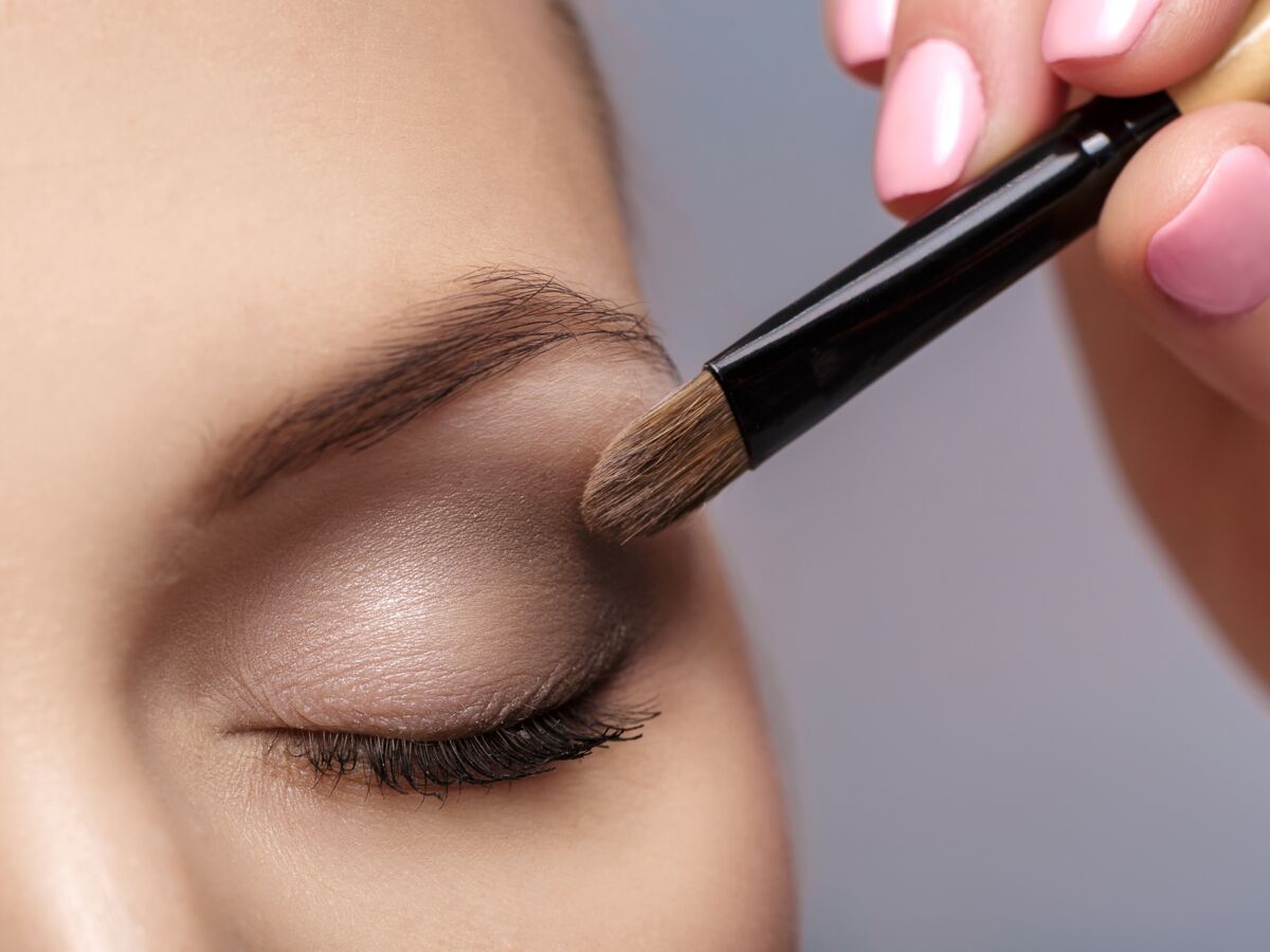 conseils de maquillage des yeux pour les femmes de plus de 50 ans