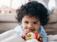Poussée dentaire : les symptômes à reconnaître chez bébé