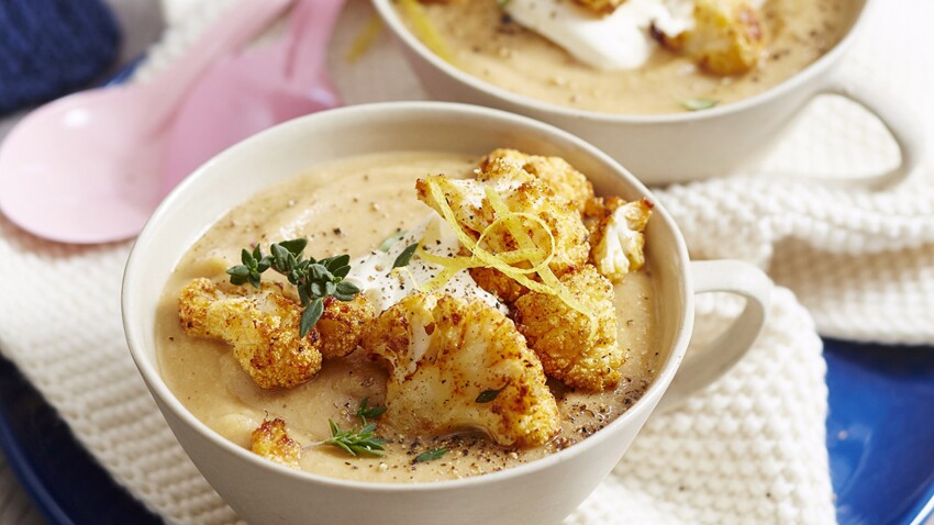 Soupe de chou-fleur épicée au lait de coco facile et rapide : découvrez