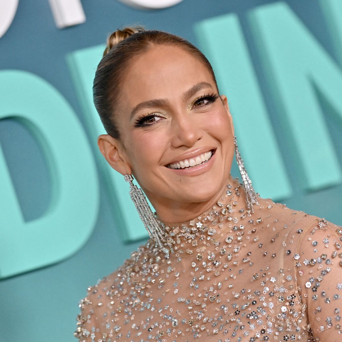 Jennifer Lopez : sensationnelle en robe entièrement transparente et sequins  : Femme Actuelle Le MAG