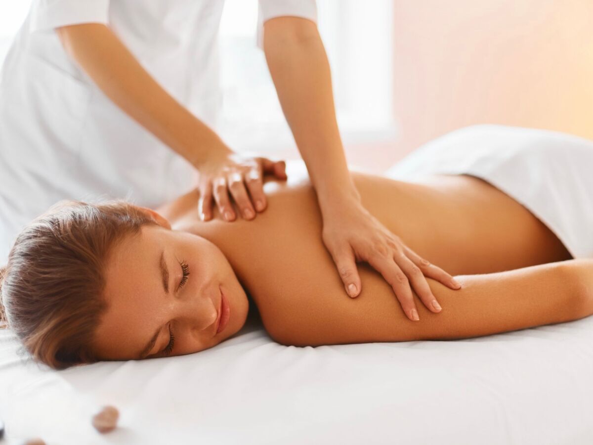 Caresses, massages... Quels sont les bienfaits du toucher sur la santé ? :  Femme Actuelle Le MAG