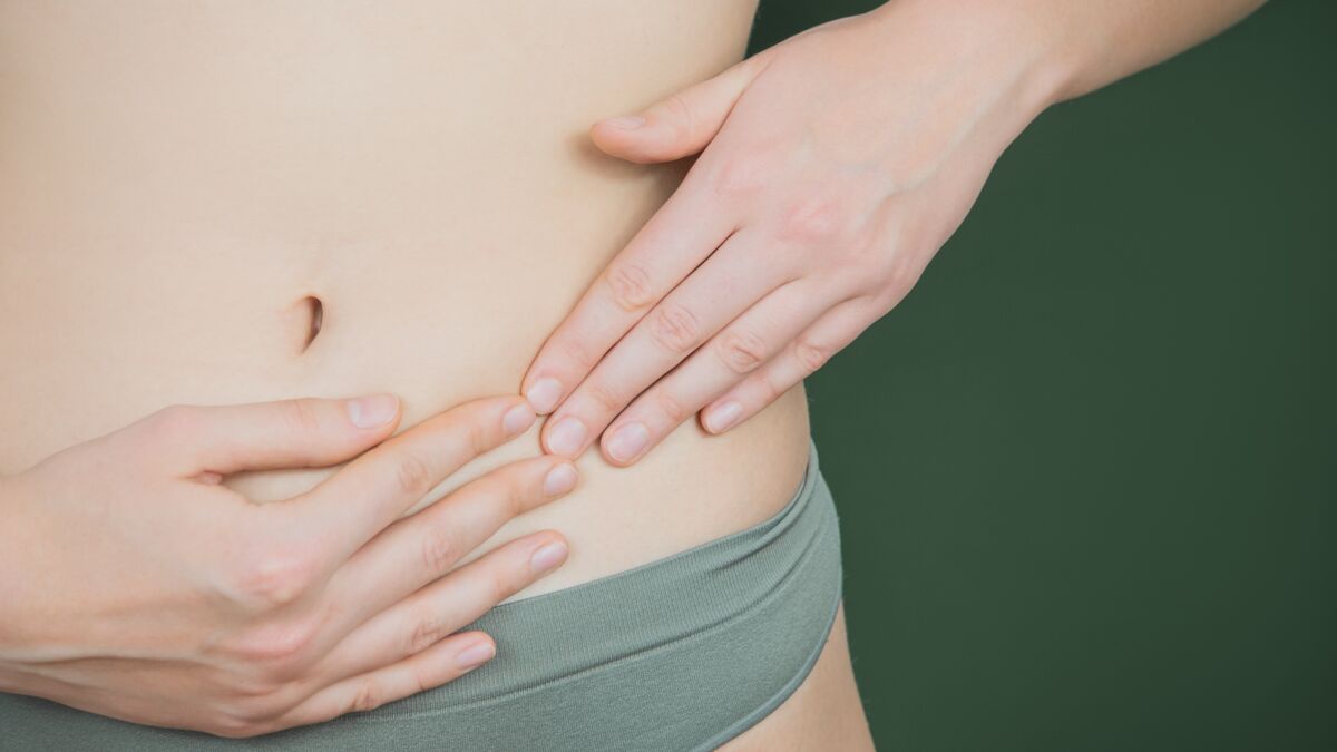 Douleurs en bas du ventre à gauche : les causes chez la femme et ...