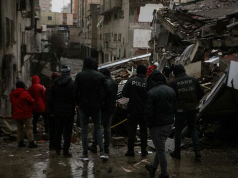 Séismes en Turquie et Syrie : retour en photos sur le drame qui a fait plus de 3.000 morts (DIAPORAMA)