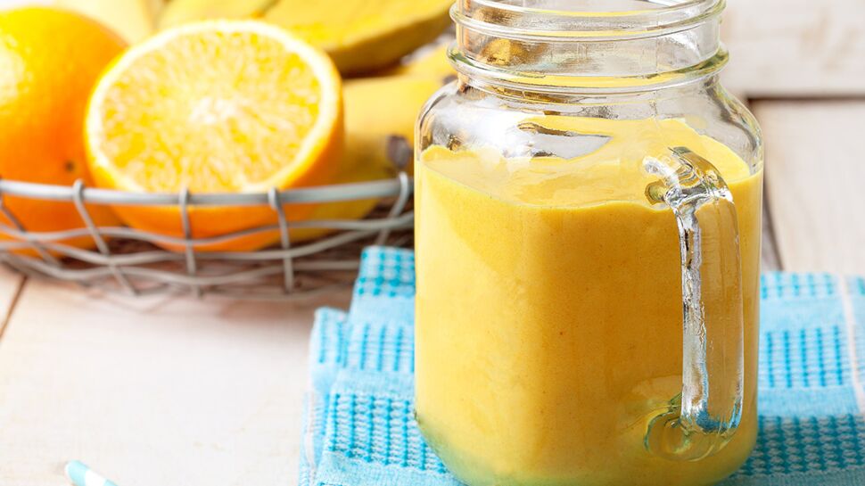 Smoothie orange, mangue et banane