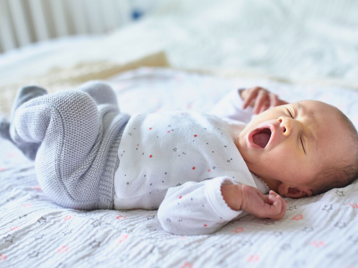 Bébé hurle ! : symptômes, traitement, définition 
