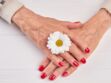 Ongles striés, cassants : comment prendre soin de ses ongles à la ménopause ?