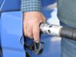 Carburant : les stations-services plafonnent les prix à un maximum de 1,99 euro par litre