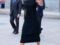 Letizia d'Espagne canon en robe noire au décolleté en résille et franges tendance 