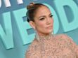 Jennifer Lopez phénoménale en robe dos nu au maxi décolleté et longue jupe satinée  