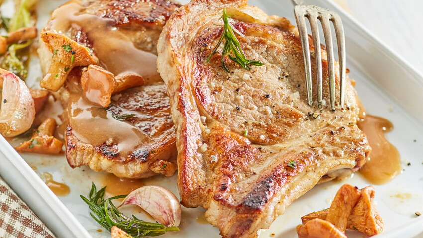 Côtes de veau aux girolles facile et rapide : découvrez les recettes de