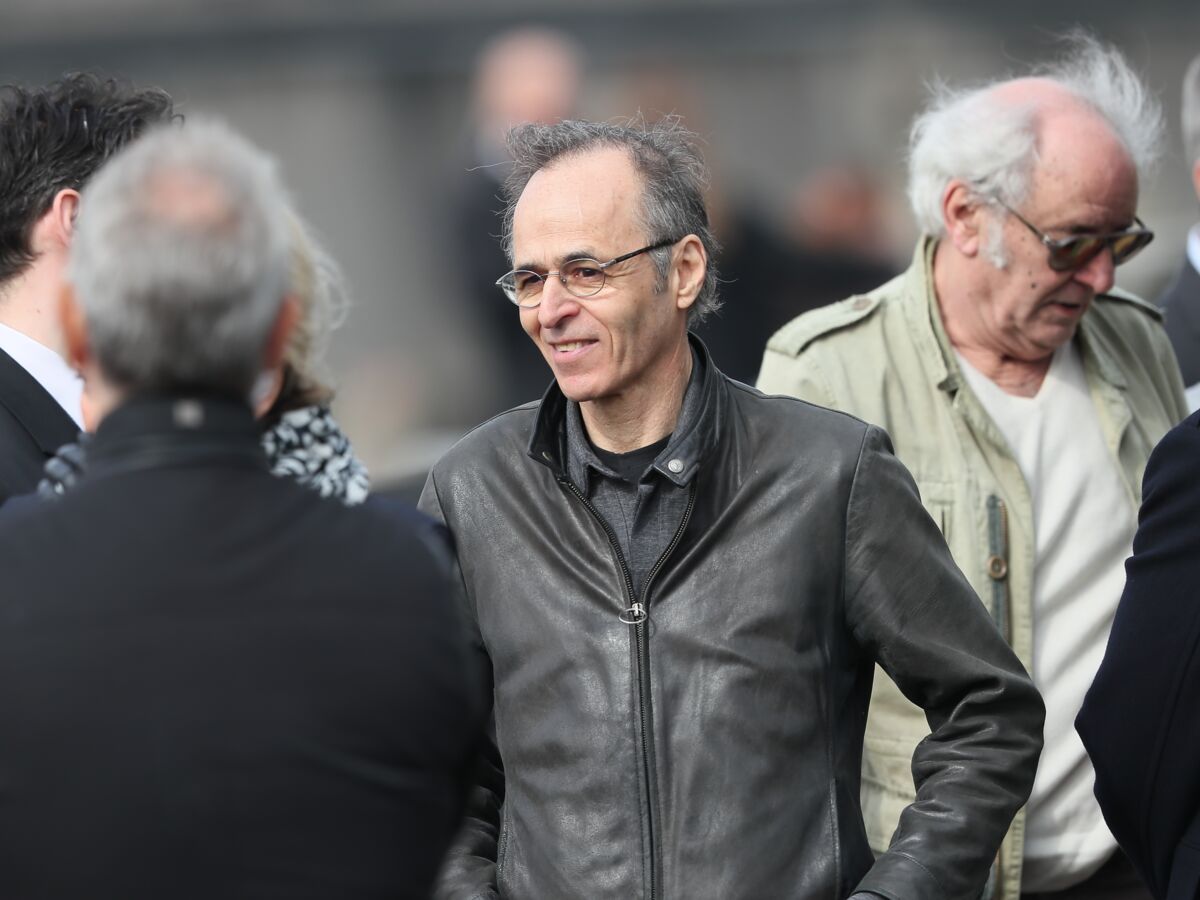 Jean-Jacques Goldman réagit sèchement à la publication d'une biographie non  autorisée et se dit "triste pour les gens qui se font duper" : Femme  Actuelle Le MAG