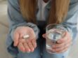 Azithromycine : indications, posologie et effets secondaires de cet antibiotique