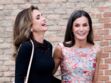 Rania de Jordanie et Letizia d’Espagne : duo époustouflant en jupe et robe midi cintrées aux motifs assortis et escarpins tendance