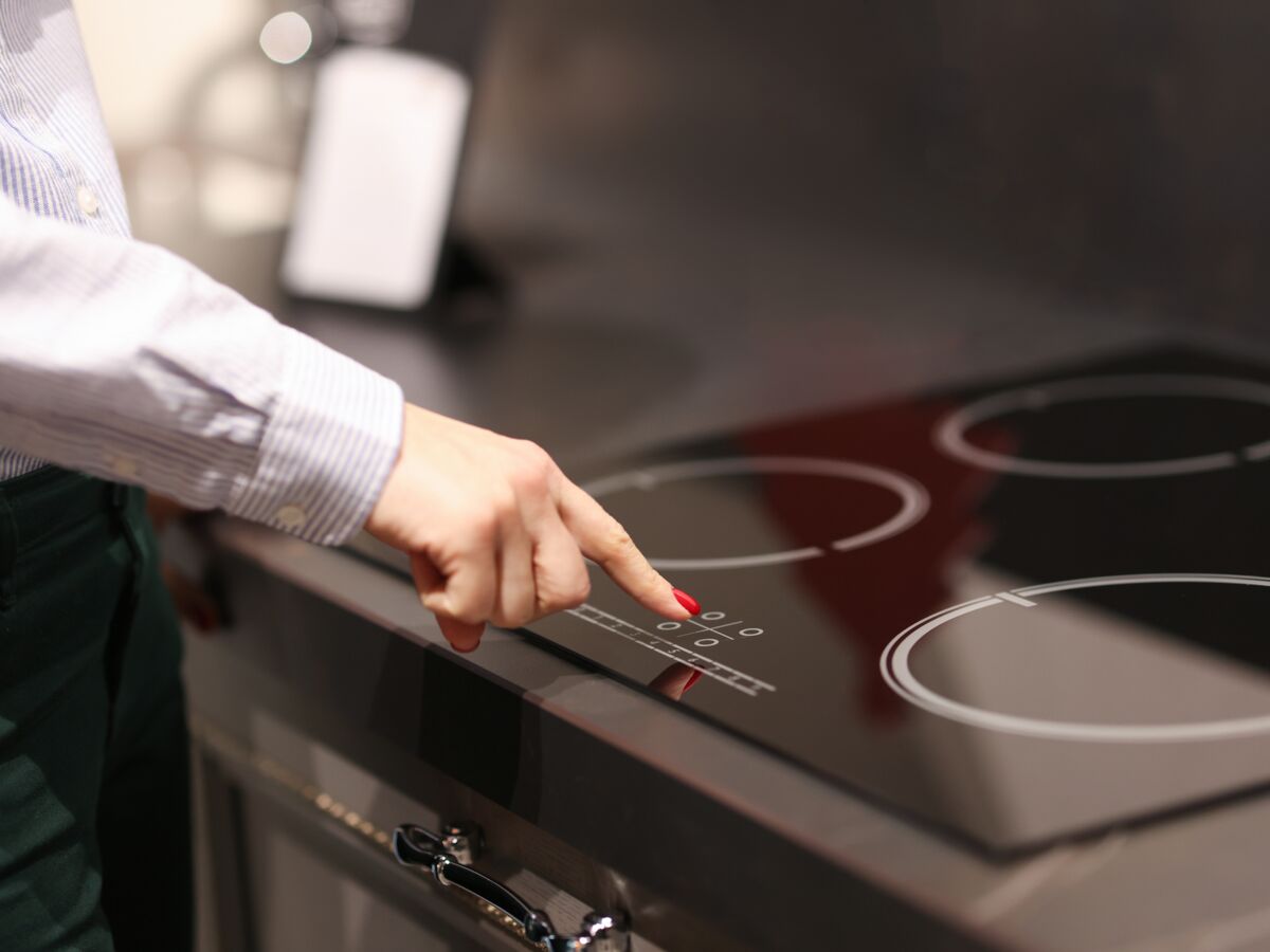 Comment savoir si ma casserole va sur une plaque à induction ? : Femme  Actuelle Le MAG