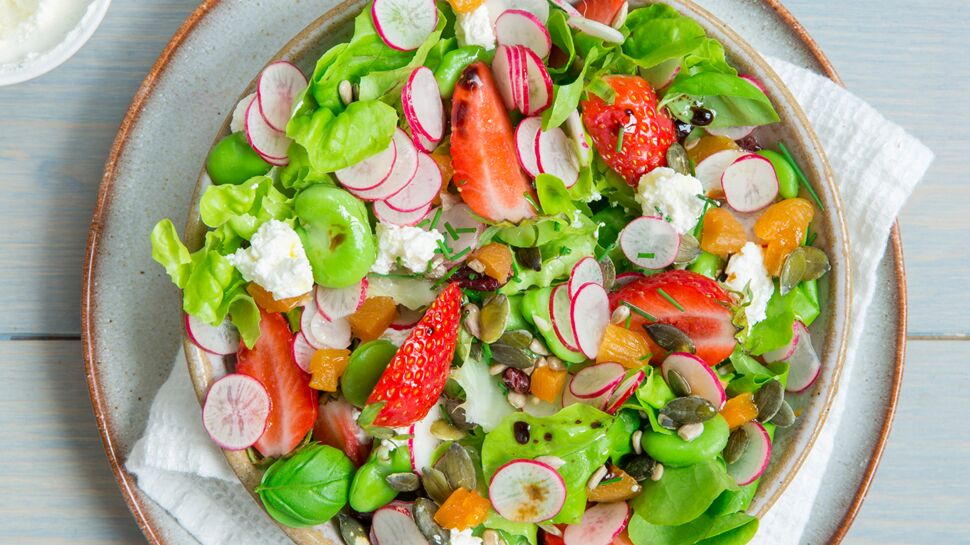 Salade aux fèves et aux fraises