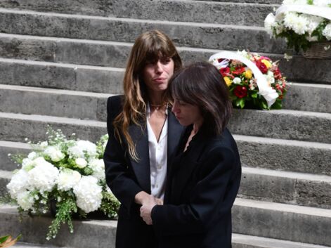 Obsèques de Jane Birkin : les photos de la sortie de la cérémonie (DIAPORAMA)