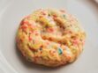 Cookies aux pralines roses et chocolat blanc : la recette qui change 