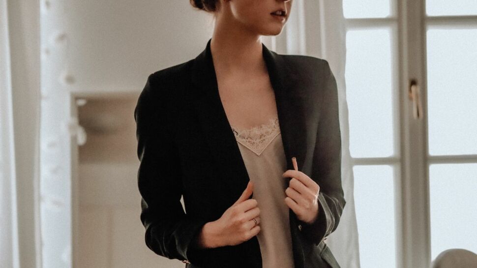 Valeur sûre de la rentrée, ce blazer noir minimaliste est disponible avec 40% de remise !