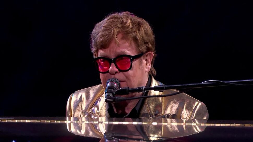 Elton John hospitalisé en France : le chanteur de 76 ans a fait une chute dans sa villa niçoise