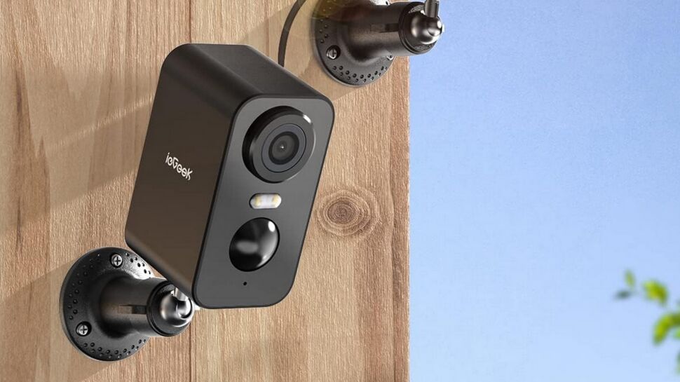Idéale pour surveiller votre domicile, cette caméra de surveillance extérieure sans fil est à -40% chez Amazon