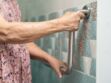 Comment aménager la salle de bain d’une personne âgée pour faciliter son quotidien ?