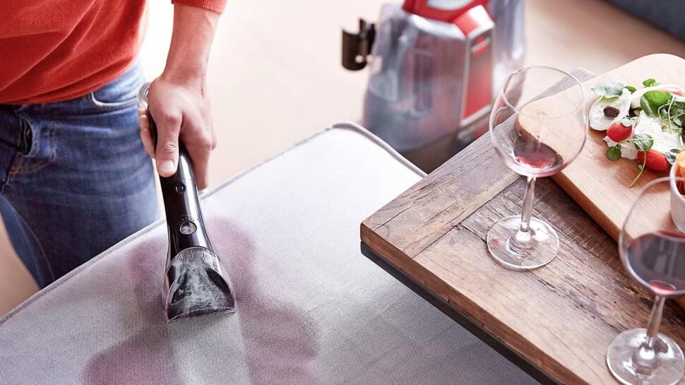 Ce nettoyeur Bissel en vente flash chez Amazon vous permettra de nettoyer votre canapé, votre tapis, votre voiture...